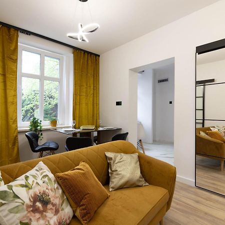 바이톰 Klimatyczny Apartament Wroclawska 아파트 외부 사진